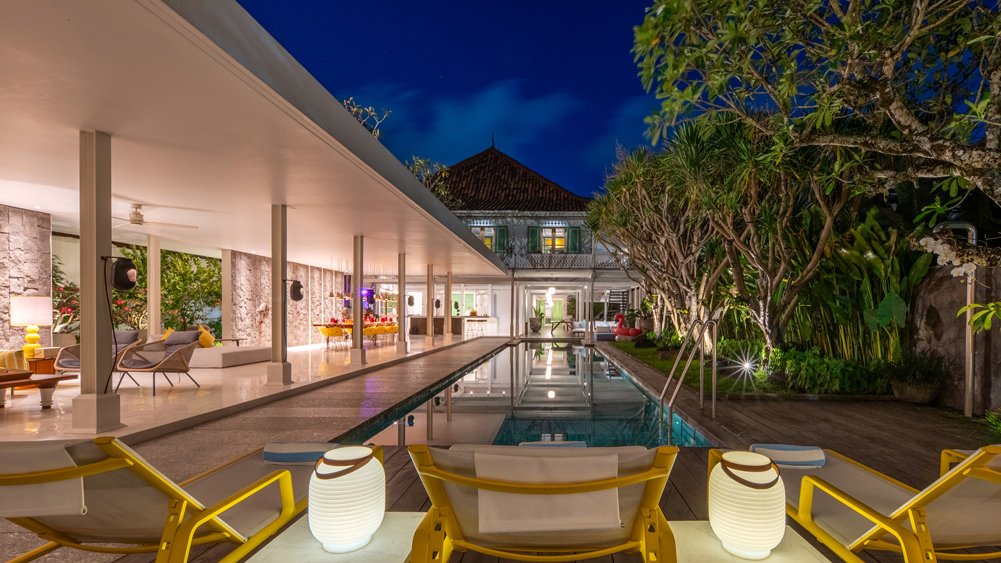 Elite Havens - Villa 1880 - Bali 5-Bedroom Fully Staffed Contemporary-Colonial Villa - Indonesia - Serene villa at night